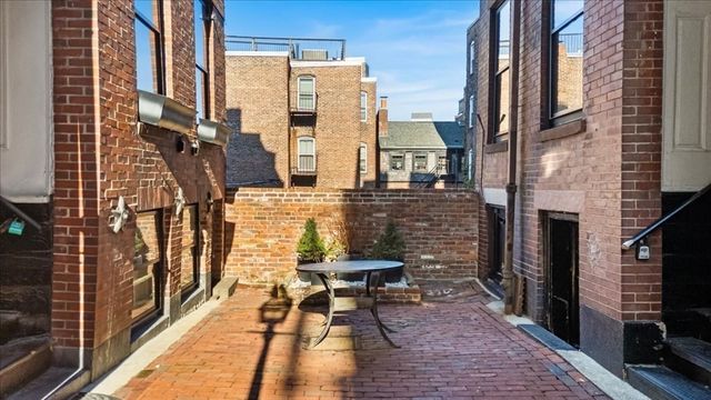6 Goodwin Pl.. 4., Boston, MA 02114