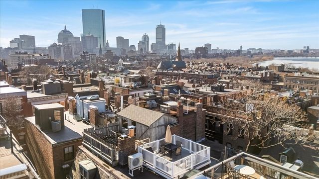 6 Goodwin Pl.. 4., Boston, MA 02114