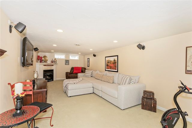 1101 Bonnie Lane, Mayfield Heights, OH 44124