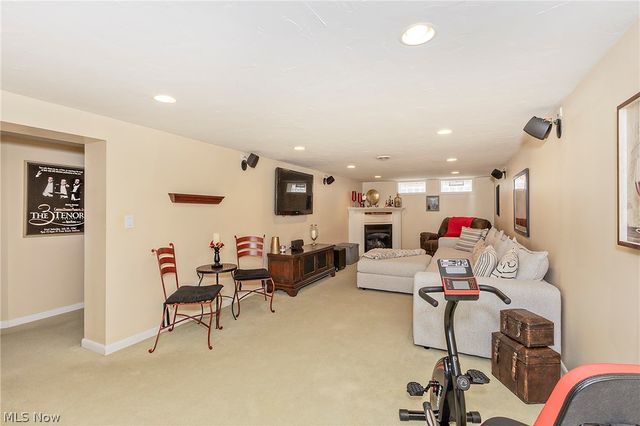 1101 Bonnie Lane, Mayfield Heights, OH 44124