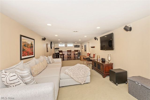 1101 Bonnie Lane, Mayfield Heights, OH 44124