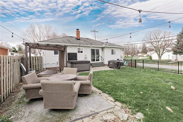 1101 Bonnie Lane, Mayfield Heights, OH 44124