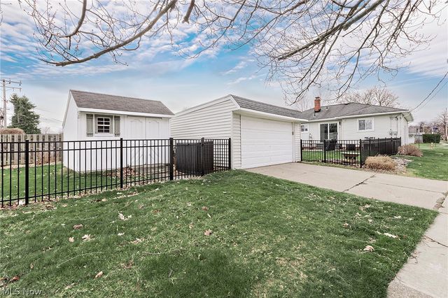 1101 Bonnie Lane, Mayfield Heights, OH 44124