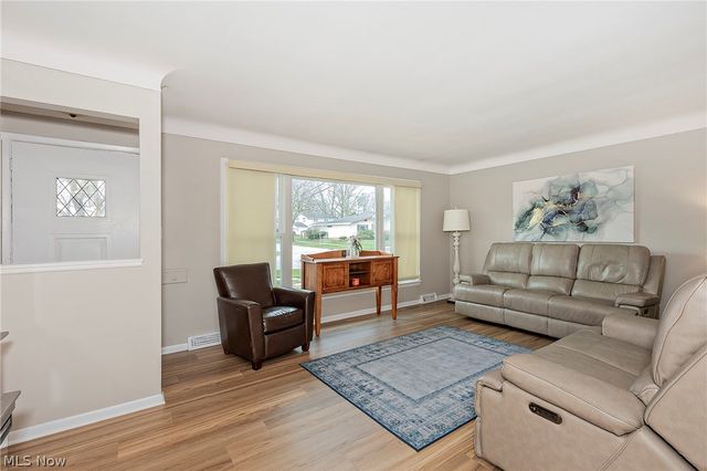 1101 Bonnie Lane, Mayfield Heights, OH 44124