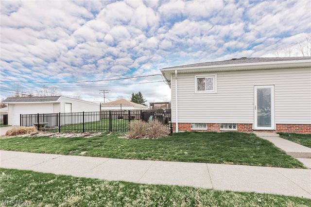 1101 Bonnie Lane, Mayfield Heights, OH 44124