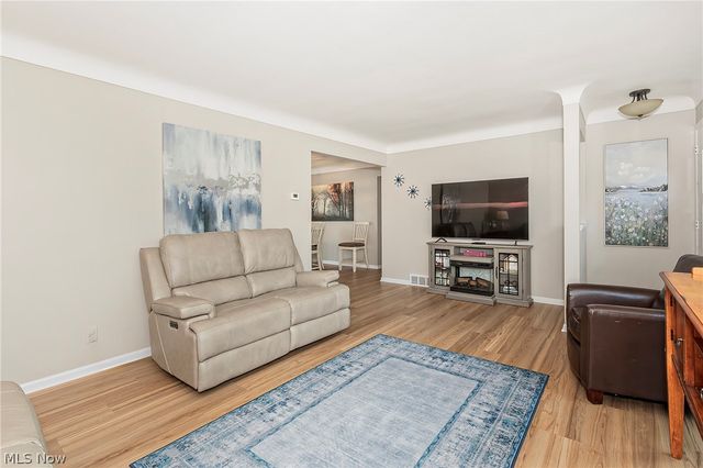 1101 Bonnie Lane, Mayfield Heights, OH 44124