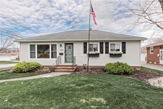 1101 Bonnie Lane, Mayfield Heights, OH 44124