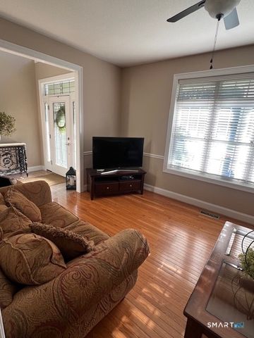 1 James Place, Plainville, CT 06062