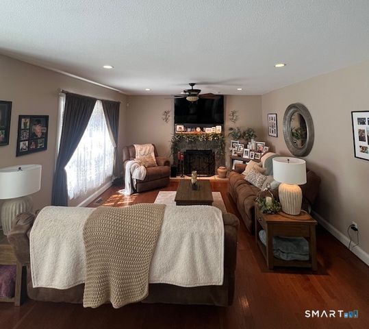 1 James Place, Plainville, CT 06062