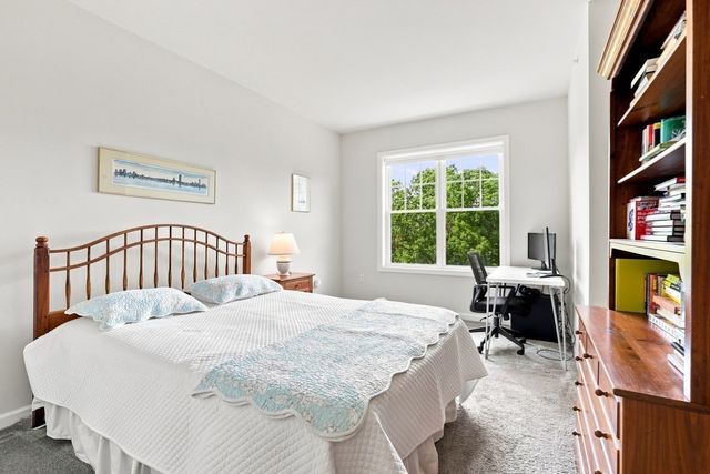 4 Francis Dr 412, Andover, MA 01810
