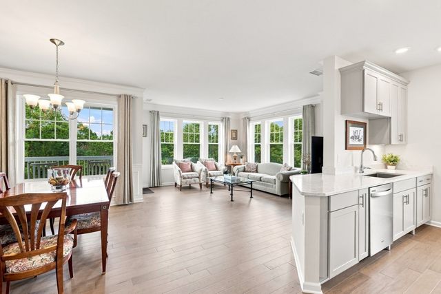 4 Francis Dr 412, Andover, MA 01810