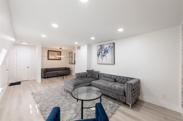 2601 Marilee Lane 2, Houston, TX 77057