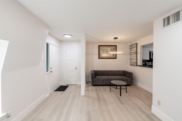 2601 Marilee Lane 2, Houston, TX 77057