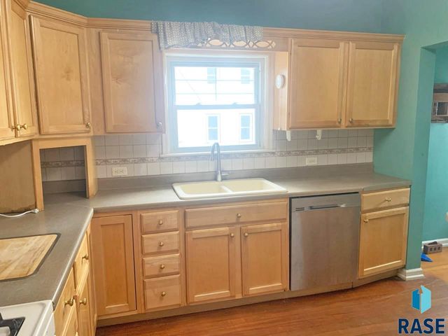 810 W 6th St Street, Sioux Falls, SD 57104