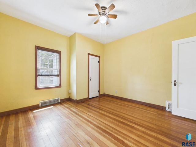 810 W 6th St Street, Sioux Falls, SD 57104