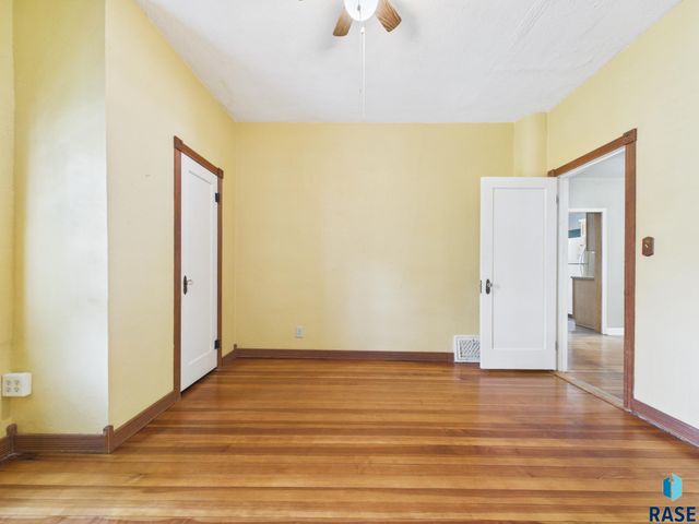 810 W 6th St Street, Sioux Falls, SD 57104