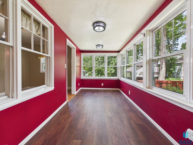 810 W 6th St Street, Sioux Falls, SD 57104