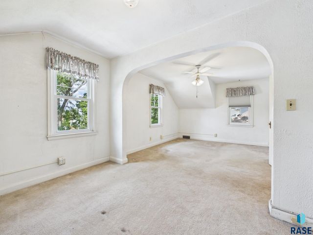 810 W 6th St Street, Sioux Falls, SD 57104