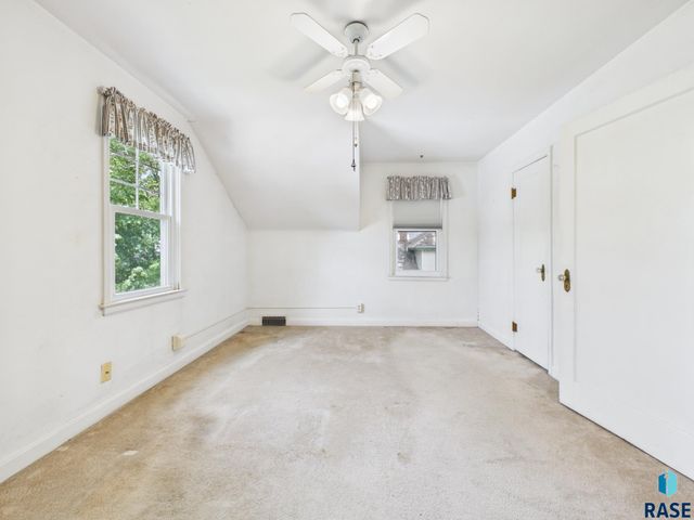 810 W 6th St Street, Sioux Falls, SD 57104