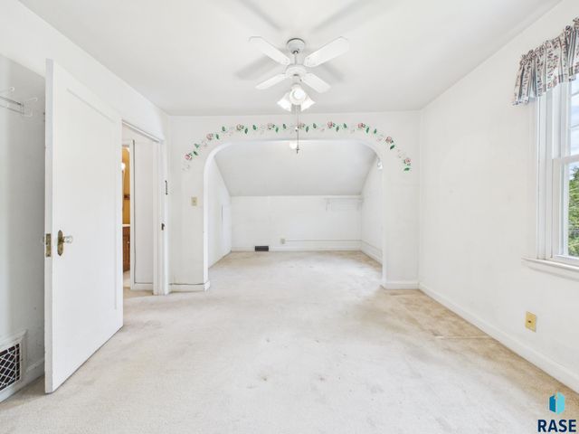 810 W 6th St Street, Sioux Falls, SD 57104