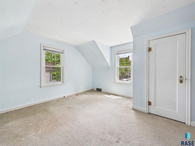 810 W 6th St Street, Sioux Falls, SD 57104
