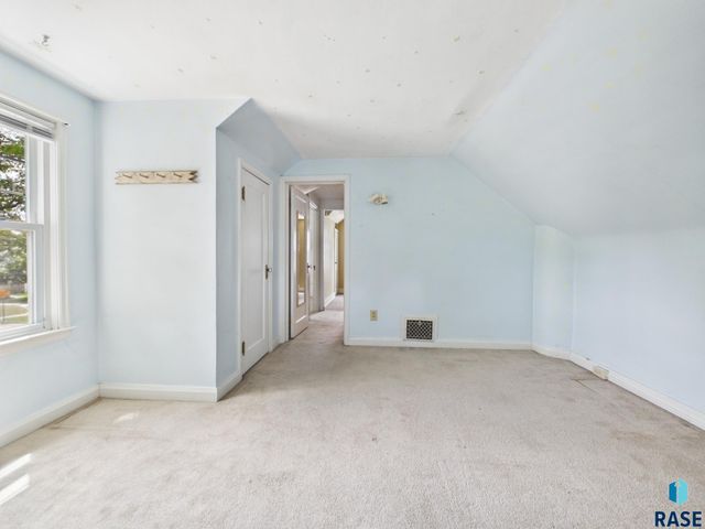 810 W 6th St Street, Sioux Falls, SD 57104