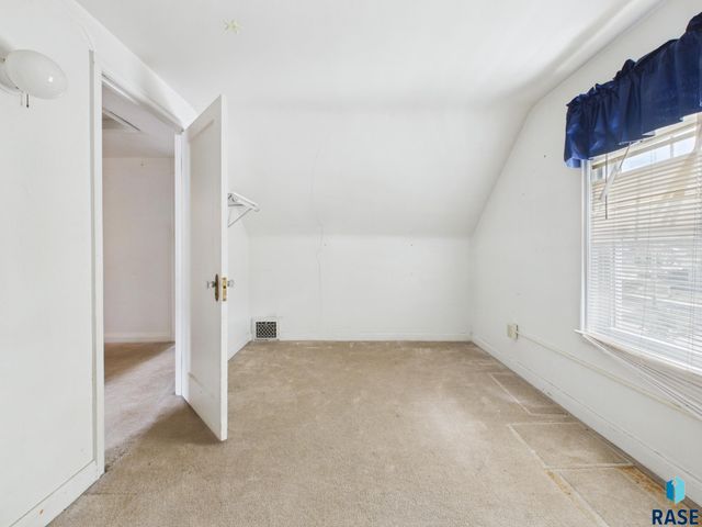 810 W 6th St Street, Sioux Falls, SD 57104