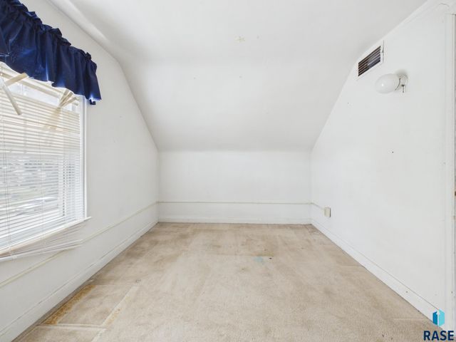 810 W 6th St Street, Sioux Falls, SD 57104