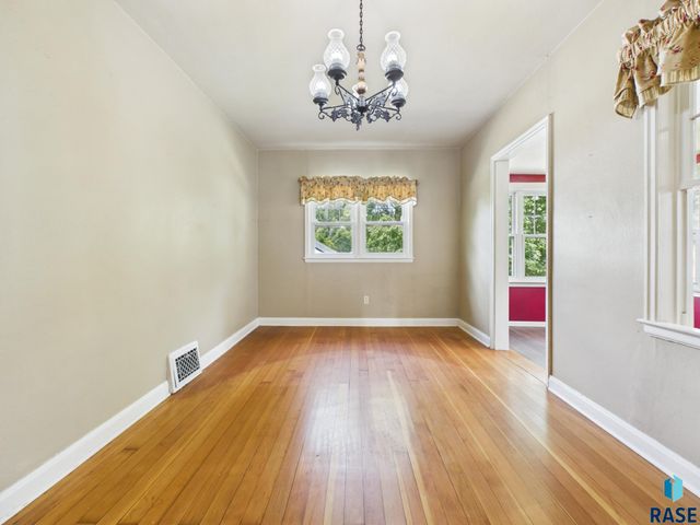 810 W 6th St Street, Sioux Falls, SD 57104