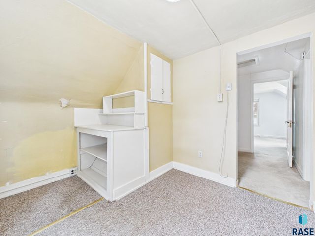 810 W 6th St Street, Sioux Falls, SD 57104