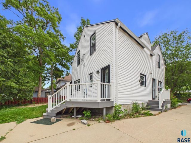 810 W 6th St Street, Sioux Falls, SD 57104