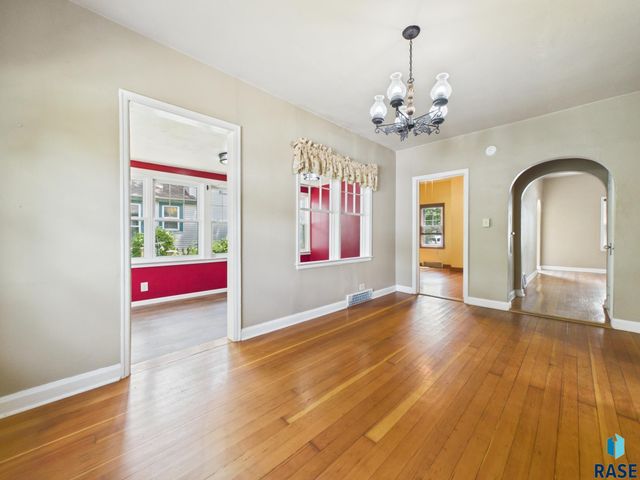 810 W 6th St Street, Sioux Falls, SD 57104
