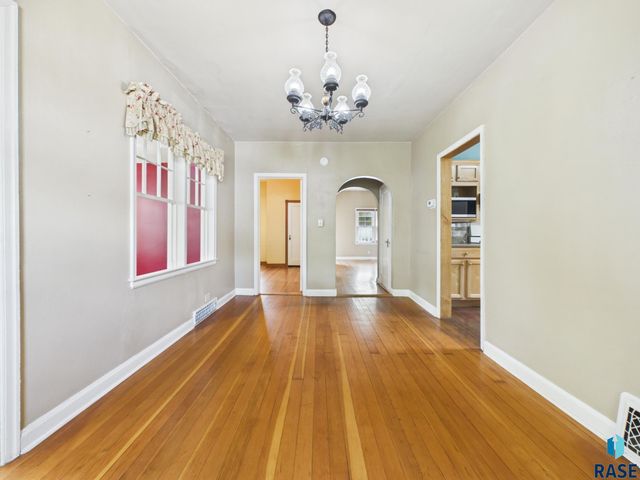 810 W 6th St Street, Sioux Falls, SD 57104