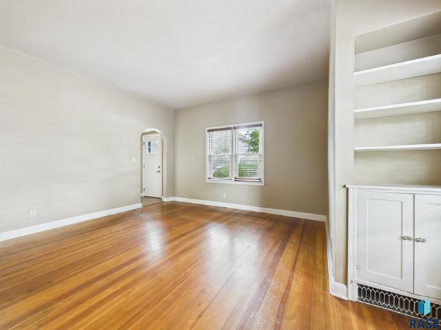 810 W 6th St Street, Sioux Falls, SD 57104