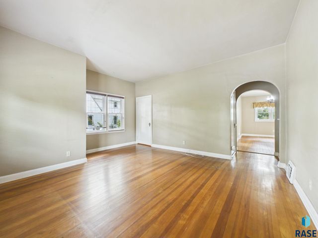 810 W 6th St Street, Sioux Falls, SD 57104
