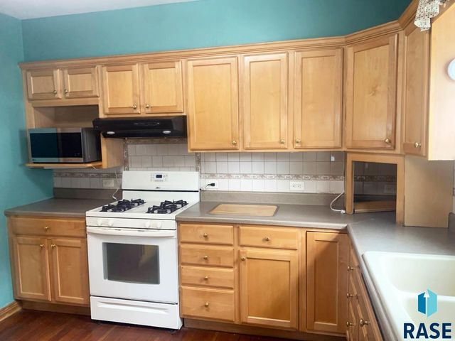 810 W 6th St Street, Sioux Falls, SD 57104