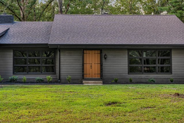 364A Cook Rd, Tullahoma, TN 37388