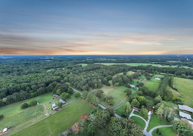 364A Cook Rd, Tullahoma, TN 37388