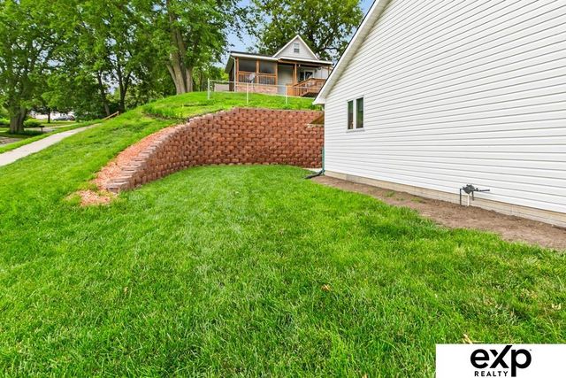 422 S 10th Street, Plattsmouth, NE 68048