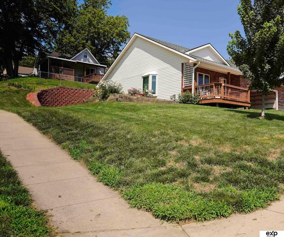 422 S 10th Street, Plattsmouth, NE 68048