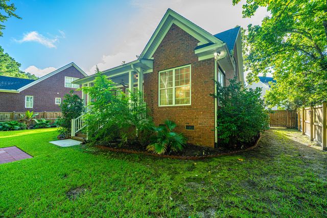 8631 Woodland Walk, North Charleston, SC 29420