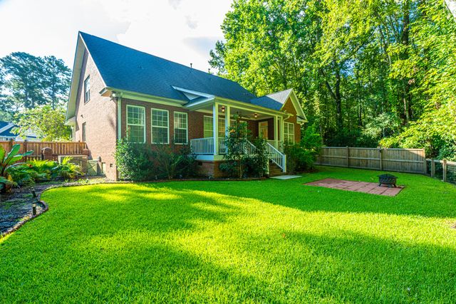 8631 Woodland Walk, North Charleston, SC 29420