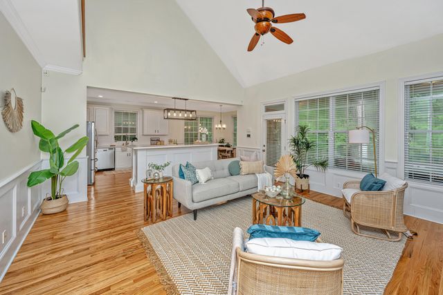 8631 Woodland Walk, North Charleston, SC 29420