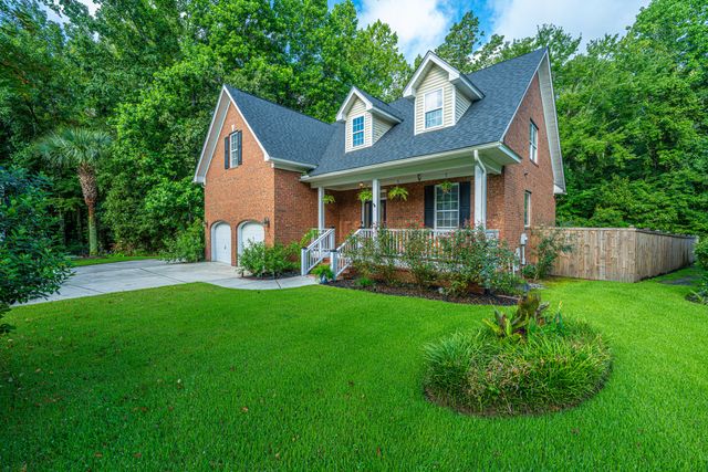 8631 Woodland Walk, North Charleston, SC 29420