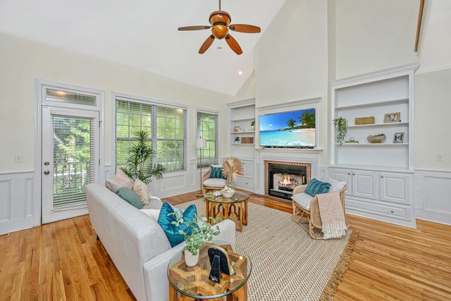 8631 Woodland Walk, North Charleston, SC 29420