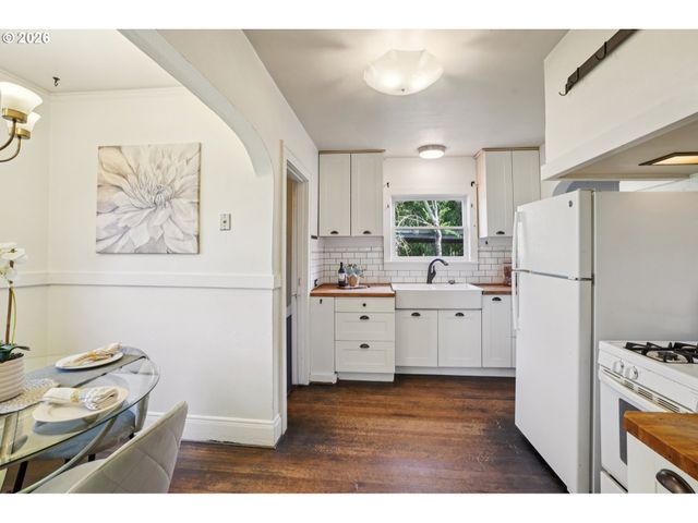 1005 Ne KILLINGSWORTH St, Portland, OR 97211