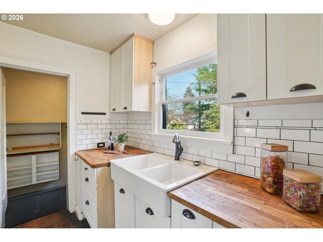 1005 Ne KILLINGSWORTH St, Portland, OR 97211