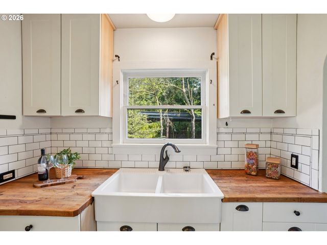 1005 Ne KILLINGSWORTH St, Portland, OR 97211