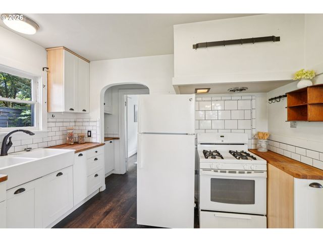 1005 Ne KILLINGSWORTH St, Portland, OR 97211