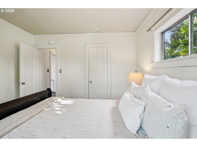 1005 Ne KILLINGSWORTH St, Portland, OR 97211